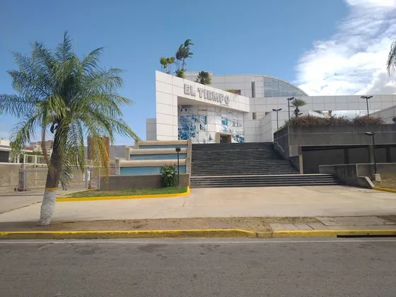 Alquilo Oficina 363 Mts2 Av. Municipal De Puerto La Cruz