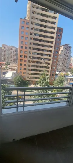 Departamento En Venta De 3 Dorm. En Stgo- Metro Santa Lucia