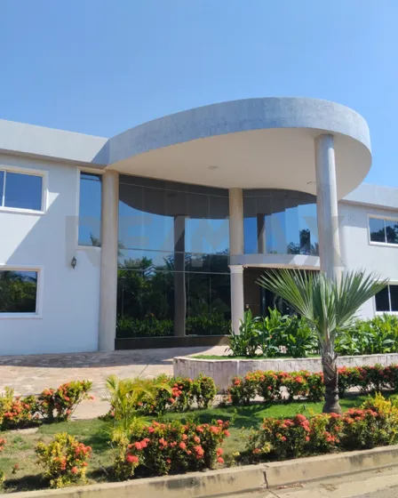 Re/max Líder- Vende Moderna Casa En  Residencias Las Villas-alexis Quinan