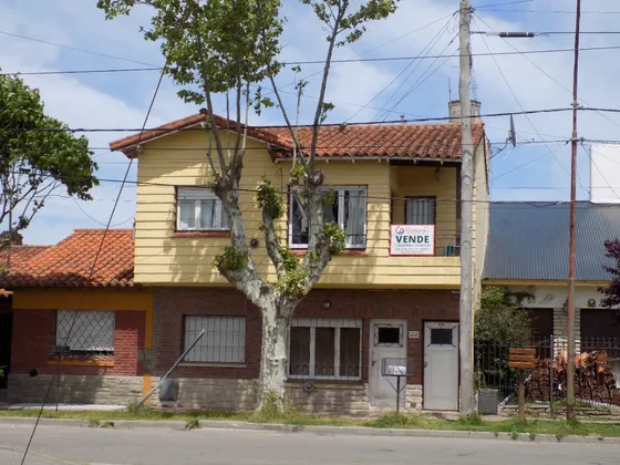 Departamento  Planta Alta  3 Ambientes A La Calle Con Dependencia. Sin Expensas. Apto Credito