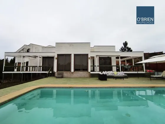 Hermosa Casa Mediterránea En Santa María De Algarrobo.