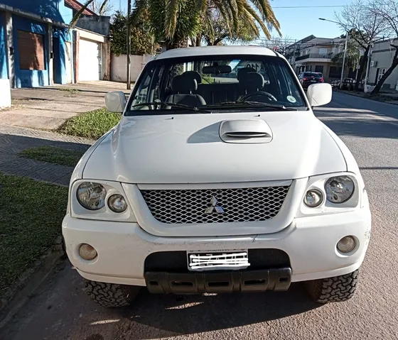 Mitsubishi L200 2.5 Sport Hpe Cab Doble 4x4