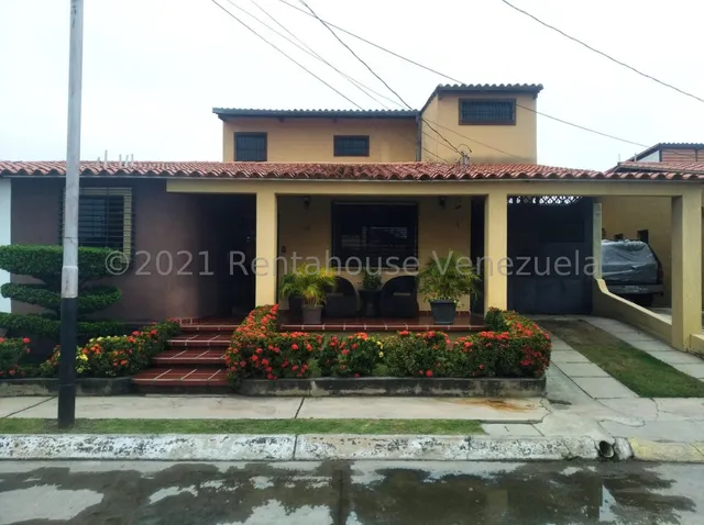 José Trivero Vende Moderno Townhouse En Un Muy Seguro Y Tranquilo Urbanismo De Cabudare