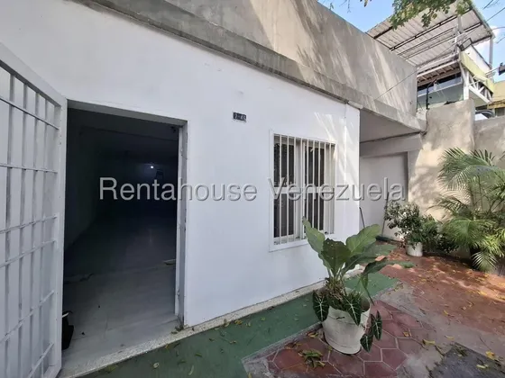 Dennymar, Alquila Sensacional Local Comercial En El Este De Barquisimeto Posee 70m2 Con Todos Los Servicios Basicos Ideal Para Iniciar Ese Emprendimiento B5a18763                                      