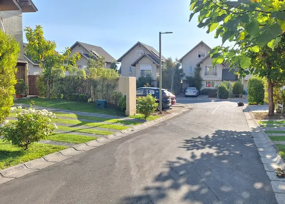 Casa Aislada 3 Pisos En Condominio. 3d+3b Cod. 41095
