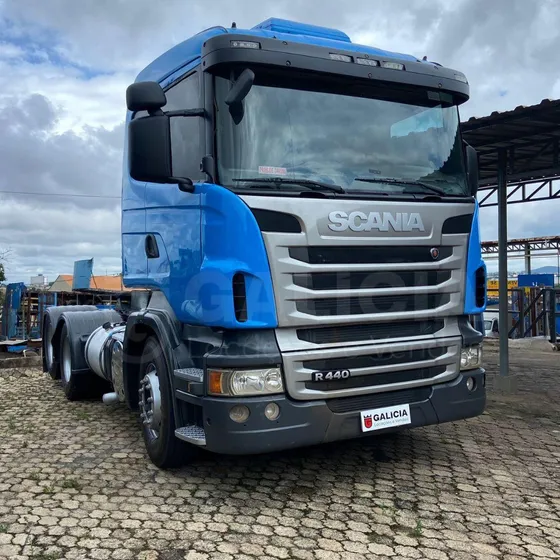 Caminhão Scania R440 6x2 2013