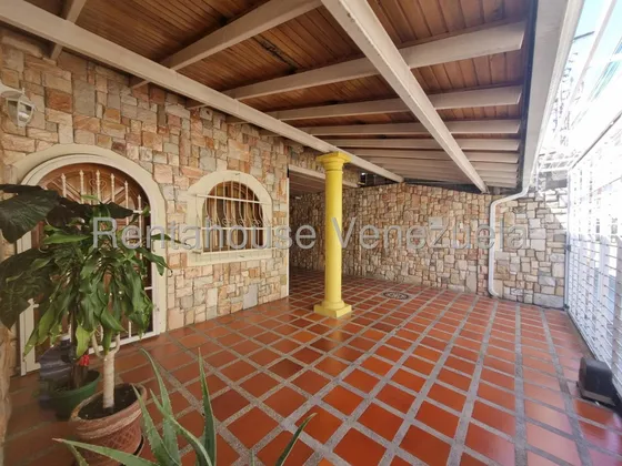 Exclusiva Casa En Venta En Urb Privado De La Morita Villas Caribe Excelente Ubicacion 200 Metros Con Bonitos Acabados Buen Precio Estef 25-9426