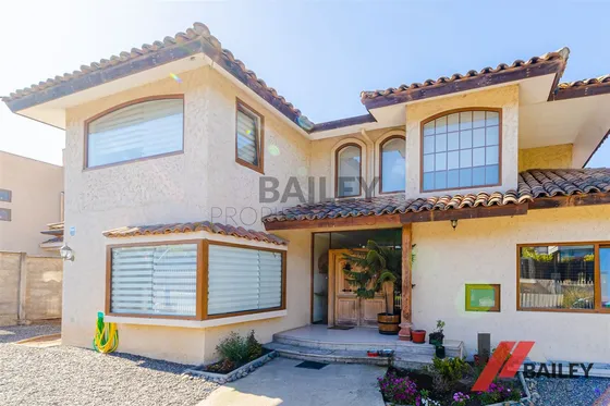 Casa En Arriendo De 5 Dorm. En Concón