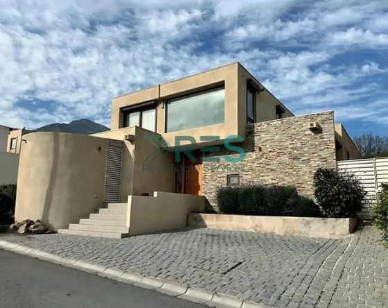 Casa En Venta De 4 Dorm. En Colina