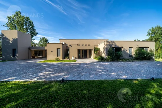 Venta De Casa 9 Amb Muebles Pileta Climatizada - 7000m2 De Terreno  Chacras De Open Door