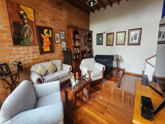 Casa En Venta En Altos Del Poblado. Cod V12843