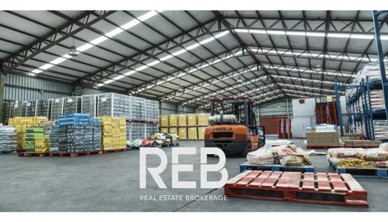 Bodega En Sector Industrial Con Excelente Accesos Y Vias