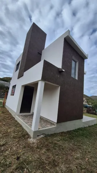 Casa En Venta De 2 Dormitorios En Comuna De San Roque