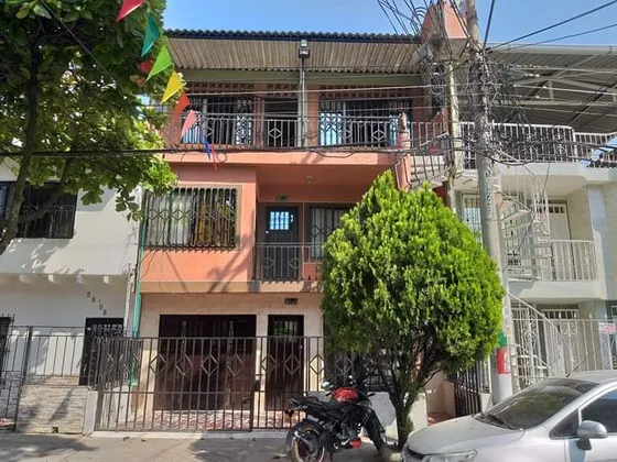 Se Vende Casa En Ulpiano Lloreda De Tres Pisos Independientes