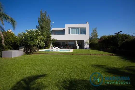 Casa A Laguna En Venta Canning