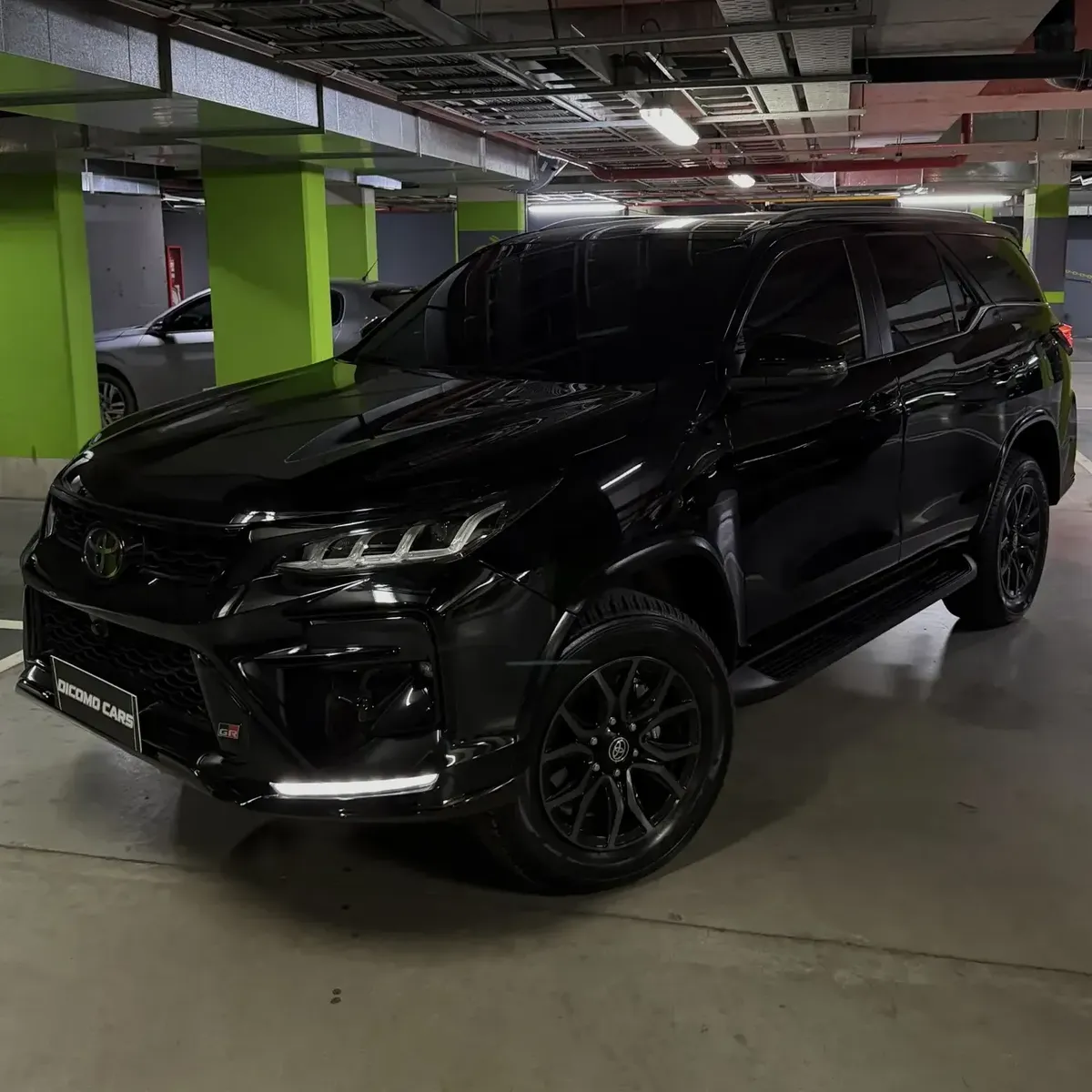 Toyota Hilux SW4 2.8 TDI GR-S 4x4 7-seater 6AT