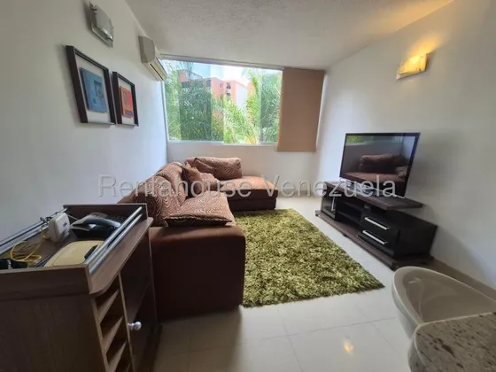 Apartamento Amoblado, Equipado Y Listo Para Habitar____ Rahml____ 25-23411