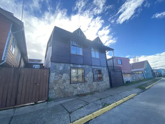 Casa Con 7 Departamentos Amoblados, Calle Phillipi, Valdivia