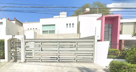 Bonita Casa En Venta En Chapalita, Jalisco