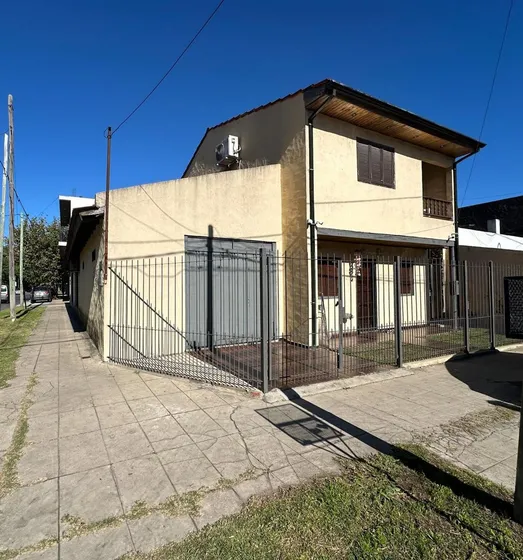 Venta Casa 5 Ambientes + 2 Locales Hurlingham 