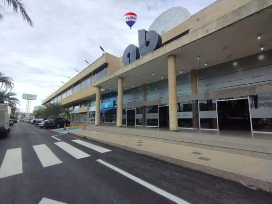 Re/max 2mil Vende, Local, Centro Empresarial Ab, Maneiro, Isla De Margarita.