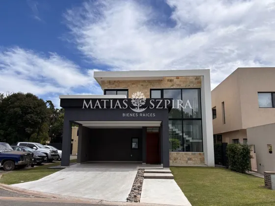 Casa En Venta En Solares De Zapiola