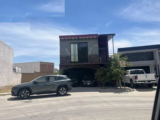 Casa En Venta En Mayorazgo Santa Lucía, Leon, Gto. De Las Mas Amplias En Terreno  Y Construcción