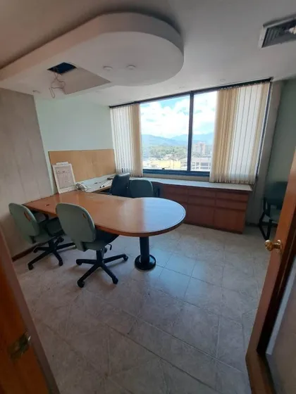 M.carpio Vende O Alquila Oficina Torre Principal, Av. Bolivar Viof-001