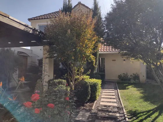 Excelente Casa En Santa Elena 