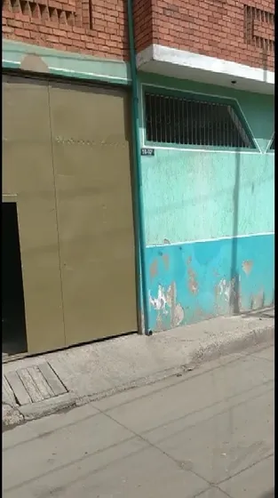 Bodega En Barrio San Benito Amplia ,2do Piso 3 Oficinas/hab