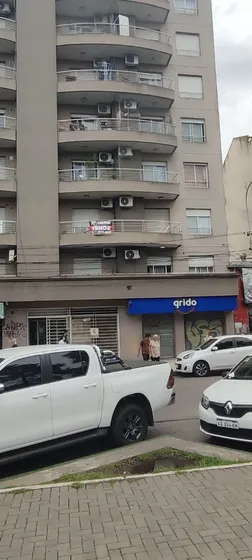 Venta Amplio Monoambiente En Excelente Ubicacion Frente A La Plaza De Caseros 