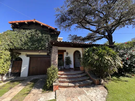 Casa En Venta 5 Ambientes En Ituzaingó Norte