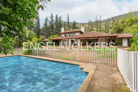 Casa Chilena En Jardín La Dehesa