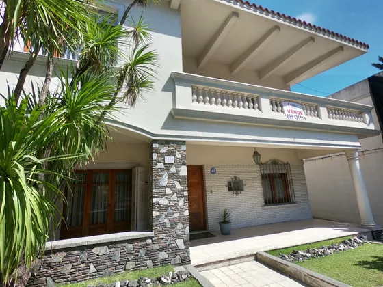 Impresionante Residencia En El Corazón De Parque Batlle De 5 Dormitorios, Con Gran Fondo