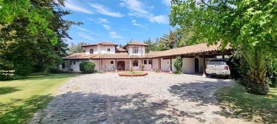 Casa En Venta De 5 Dorm. En Calera De Tango