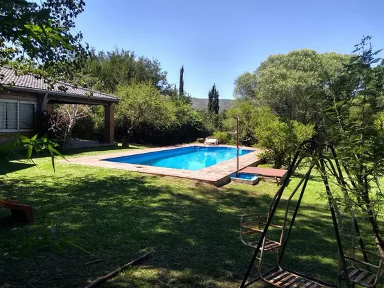 Casa Con 3500m2 Pileta Cancha De Basquet Y Voley