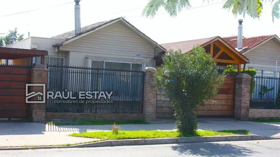 Casa En Venta De 3 Dorm. En Los Andes