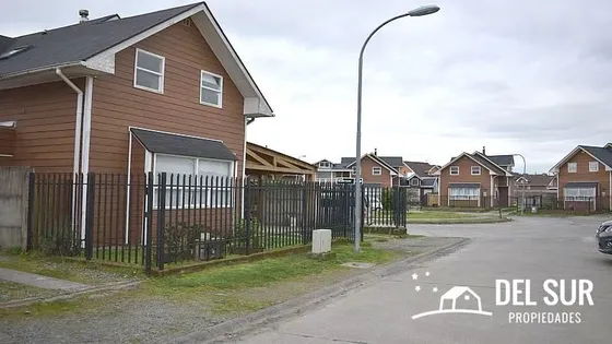 Casa En Barrio Residencia, Cercano A Colegios