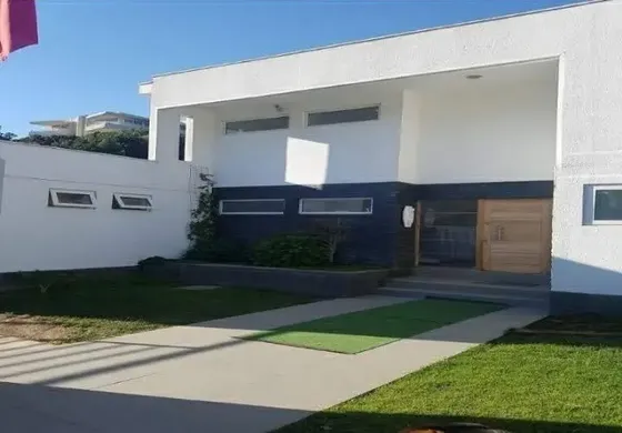 Casa En Venta En Reñaca, Viña Del Mar Con Piscina