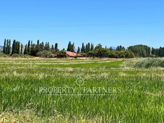 Gran Campo Agrícola Cercano A Retiro