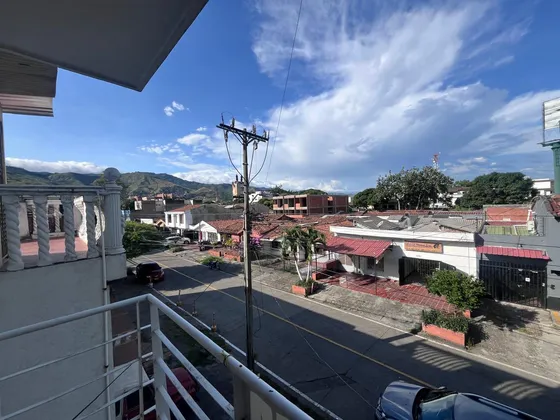 Venta Edificio De Tres Niveles - Rentando Prados Del Norte