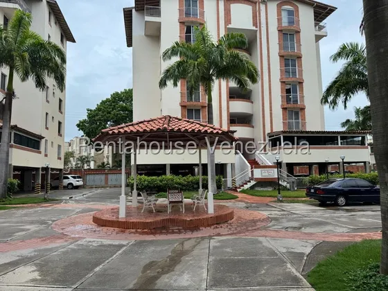 25-23813*nz Te Trae Este Economico Apartamento (1 Nivel) En Venta En Parroquia Santa Rosa