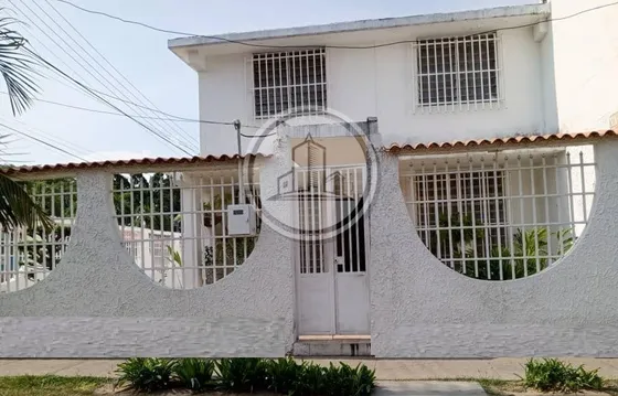Venta De Casa En La Urb. Las Acacias 013js