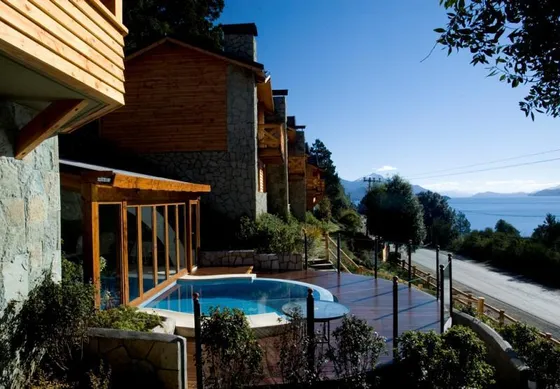 Bariloche Complejo De Bungalows Con Vistas Al Lago, Rentable, Cerca De Llao Llao, Oportunidad