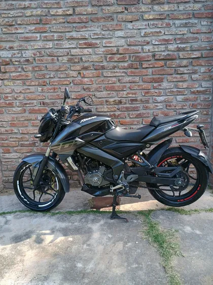 Rouser Ns 200