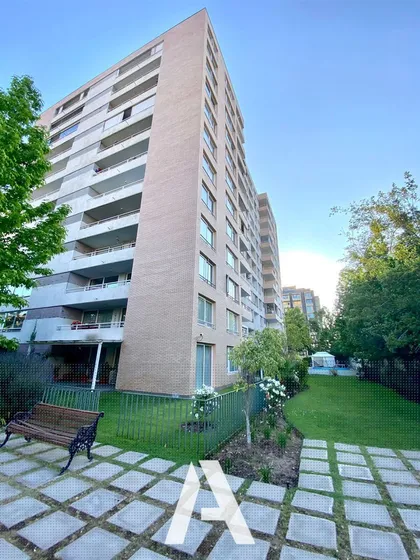 Venta Departamento De 2d, 2b, Estacionamiento En Ñuñoa. 
