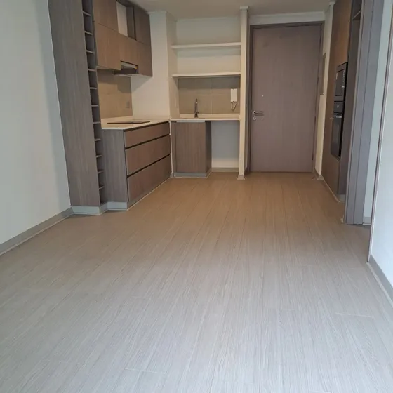 Semi Nuevo, Amplio Balcón, Agogedor