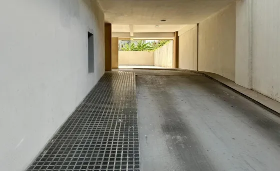 Cochera En  Edificio 59 Entre 18 Y 19