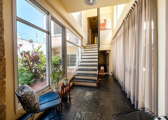 Venta De Casa 5 Ambientes Con Local En Ituzaingó