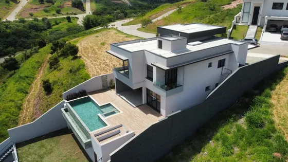 Casa Com Amplo Espaço De Lazer Particular